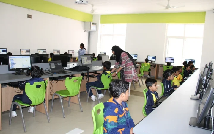 computer-lab-qxdcrxzglg9v36aruskpd5gzwo9x0vqyvsmtqxotqs